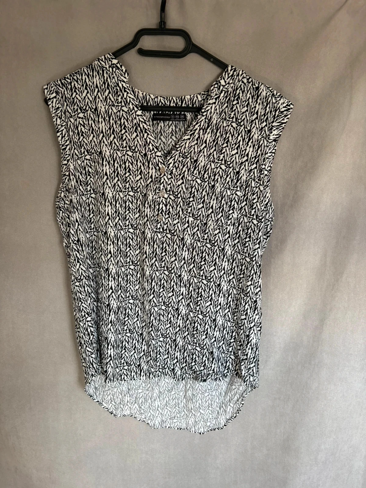 Blouse noire et blanche
